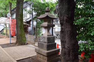 神明氷川神社 燈籠