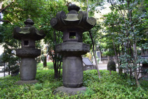東中野氷川神社　燈籠